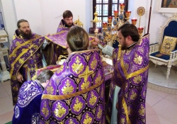 Богослужения на Крестовоздвижение в Петропавловском храме