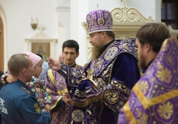 Богослужения на Крестовоздвижение в Петропавловском храме