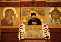 Крестный ход с иконой страстотерпца Николая. Вечернее богослужение в Муравленко