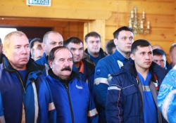 Освящение храма в честь &quot;Казанской&quot; иконы Божией Матери в Новом Порту. Первая Божественная литургия