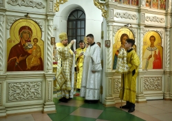 Божественная литургия в Петропавловском храме. Диаконская хиротония иподиакона Иоанна Литовки