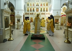 Божественная литургия в Петропавловском храме. Диаконская хиротония иподиакона Иоанна Литовки