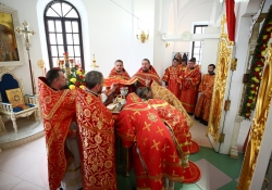 Божественная литургия в Петропавловском храме, юбилейные мероприятия,  приглашенные гости