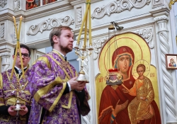 Всенощное бдение на Крестовоздвижение в Петропавловском храме, вынес креста