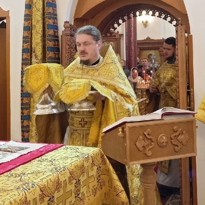 Воскресная Божественная литургия в новоуренгойском храме преподобного Серафима Саровского