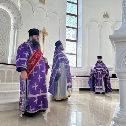Воздвижение Креста Господня отметили в Салехарде