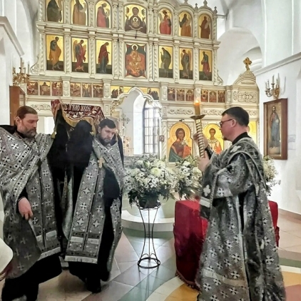 Архиерейское служение в Великий Пяток. Вынос Плащаницы