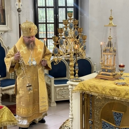Архиерейское всенощное бдение в Петропавловском храме г. Салехарда