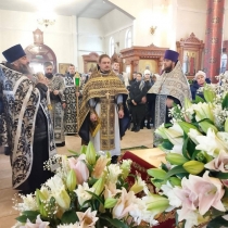 Вынос плащаницы на Архиерейском подворье г. Новый Уренгой