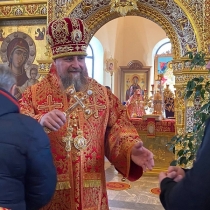 Архипастыри епархии совершили богослужение в Никольском храме Тарко-Сале