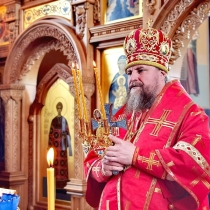 Архиерейское служение в Александро-Невском храме в День Победы