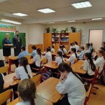 Священник посетил село Панаевск 