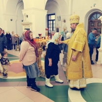 Архиепископ Николай совершил литургию в Петропавловском храме