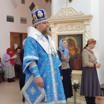 Архиепископ Николай совершил литургию в Петропавловском храме в праздник Введения