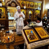 Архипастырский визит в пгт Уренгой. Литургия во Введенском храме