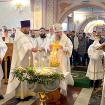 Архиерейское служение в праздник Богоявления. Литургия в храме Богоявления г.Новый Уренгой