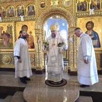 Архиерейское служение Вселенской родительской субботы в храме Богоявления Нового Уренгоя