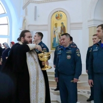 Сотрудники ГУ МЧС по ЯНАО на молебне в Кафедральном соборе