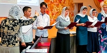Воскресная школа Богоявленского храма поздравила прихожанок концертной программой