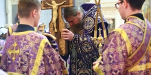 Всенощное бдение на Воздвижение в Петропавловском храме