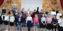 Воспитанники Воскресной школы Богоявленского собора готовятся к Сретению