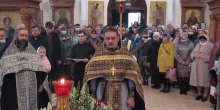 Богослужения Великой пятницы прошли в новоуренгойском храме прп. Серафима Саровского.