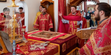 В храме преподобного Серафима Саровского наградили прихожанку Благодственной грамотой