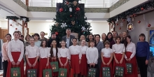 Учащиеся Ноябрьской Православной Гимназии поздравили организации города с  Рождеством.