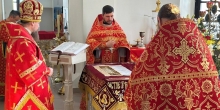 Архиерейское служение в понедельник Светлой седмицы в Петропавловском храме