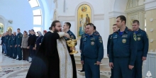 Сотрудники ГУ МЧС по ЯНАО на молебне в Кафедральном соборе